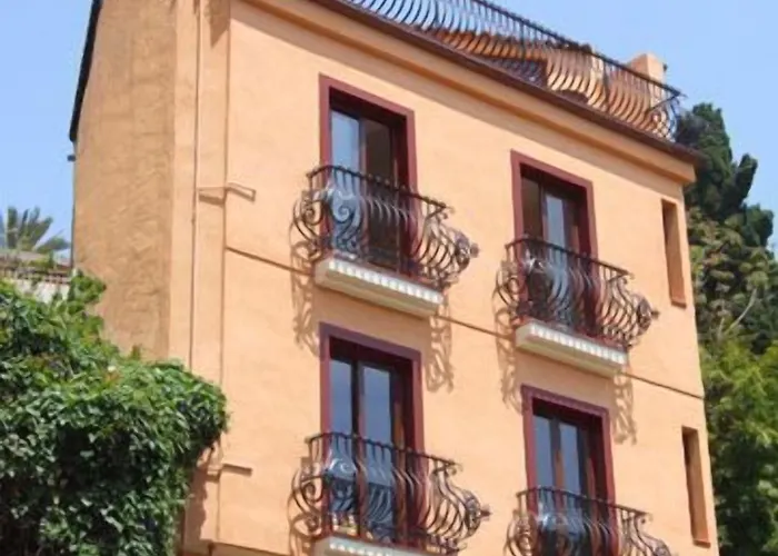 Mamma Maria Oda ve Kahvaltı Taormina